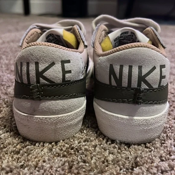 Nike Blazer Low 77 Jumbo Swoosh  Shoes Women’s Size 7.5 - Picture 4 of 8